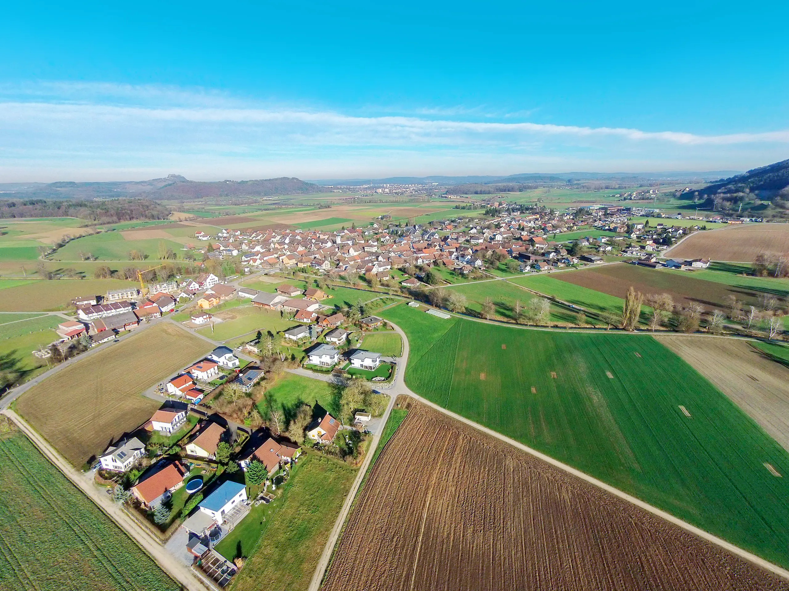 Luftaufnahme des Schaffhauser Dorfs Ramsen an der Grenze zu Deutschland